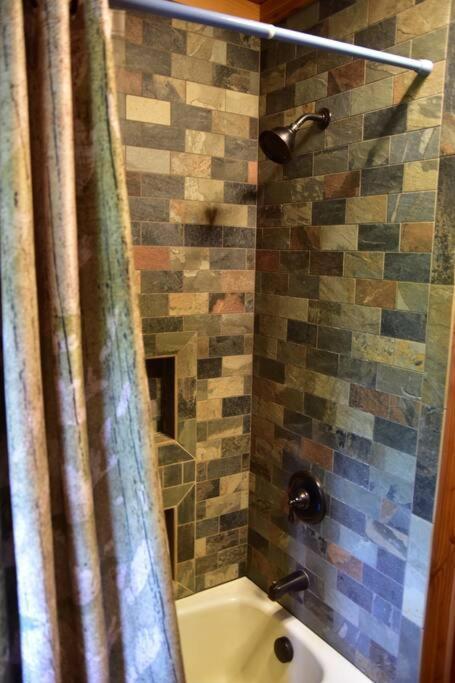 Quiet And Comfy 3Bed/2Bath - Chalet With Hot Tub. Cedar Extérieur photo