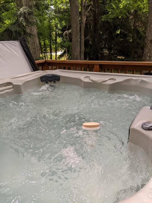 Quiet And Comfy 3Bed/2Bath - Chalet With Hot Tub. Cedar Extérieur photo