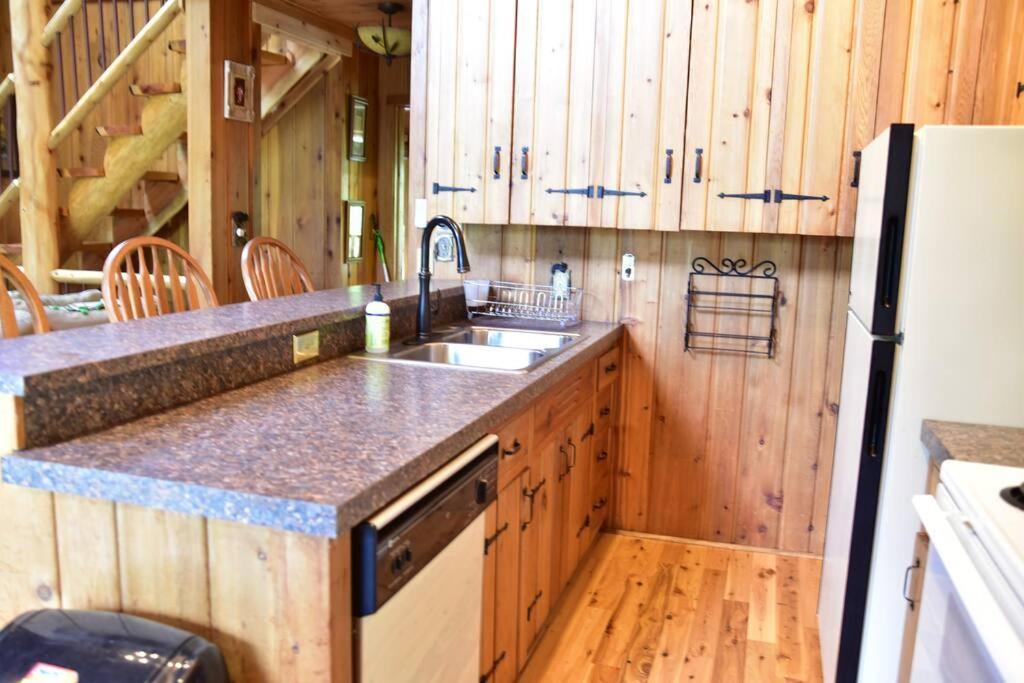 Quiet And Comfy 3Bed/2Bath - Chalet With Hot Tub. Cedar Extérieur photo
