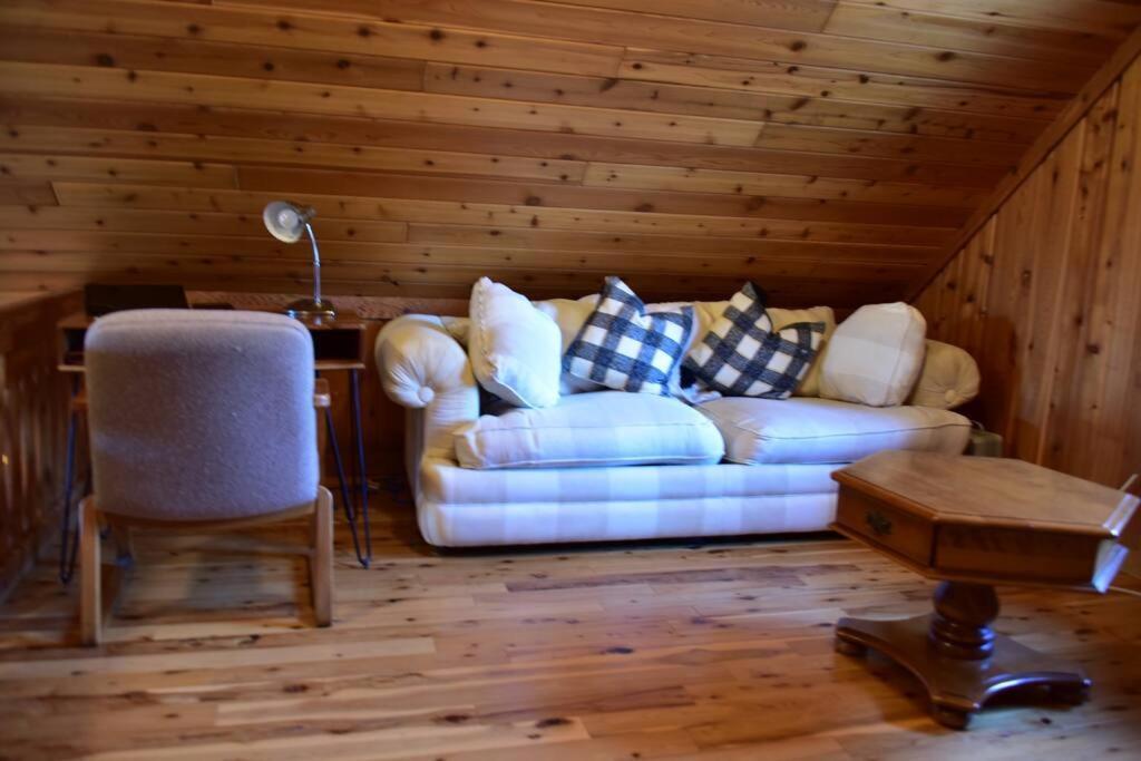 Quiet And Comfy 3Bed/2Bath - Chalet With Hot Tub. Cedar Extérieur photo